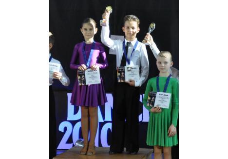 Perechea clubului Exclusive, formată din Richard Doczi şi Ligia Gavriş, au reuşit să urce pe cea mai înaltă treaptă a podiumului la categoria Hobby 6-9 ani a concursului Varadinum Dance Festival